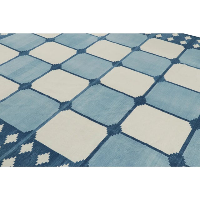 This contemporary 10x12 Dhurrie flat weave is an exciting new entry in Rug & Kilim’s esteemed custom-capable collection....
