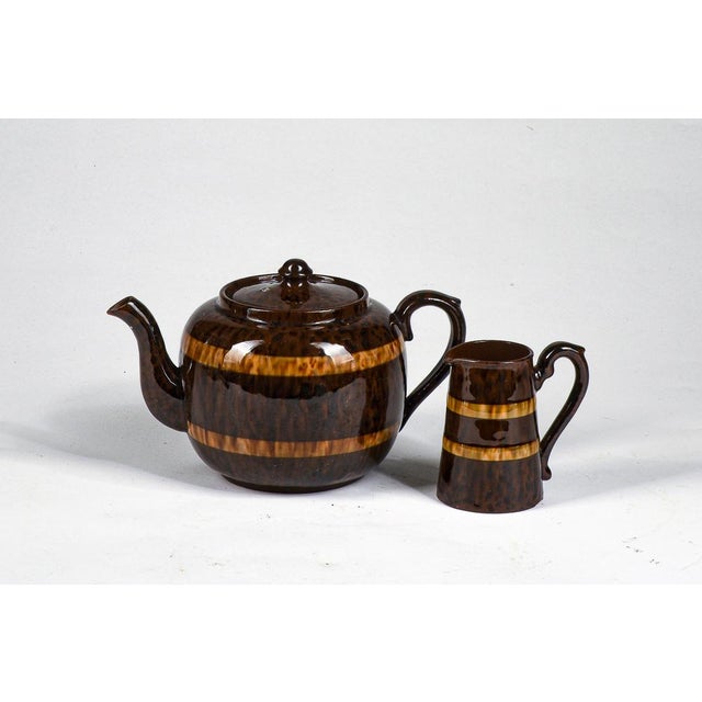 Teapot and Milk Jug Set in Enamelled Porcelain from Gibsons England, 1960 For Sale - Image 3 of 9
