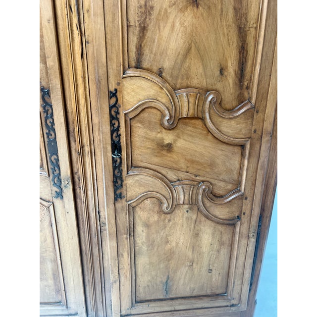 Louis XV Style Wardrobe in Walnut, 18th Century For Sale - Image 13 of 15