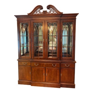 Vintage Ethan Allen Georgian Flame Mahogany Lighted Breakfront Cabinet For Sale