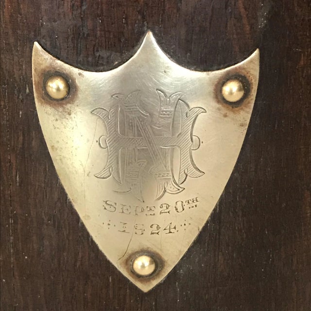 1920s 1924 English Oak Biscuit Barrel With Silver Crest For Sale - Image 5 of 10