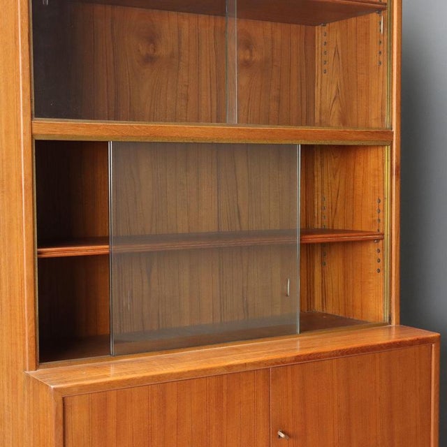 Vintage Bookcase in Larch Veneer and Glass, Italy, 1970s For Sale - Image 4 of 11