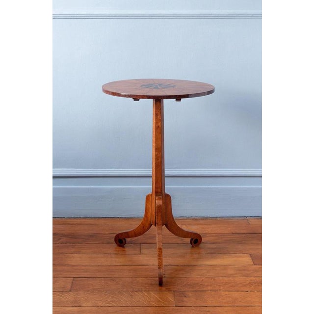 Height: 69.5 cm Diameter: 43.5 cm Small marks to top. Small parquetry losses on feet, close to ground. Historic woodworm...