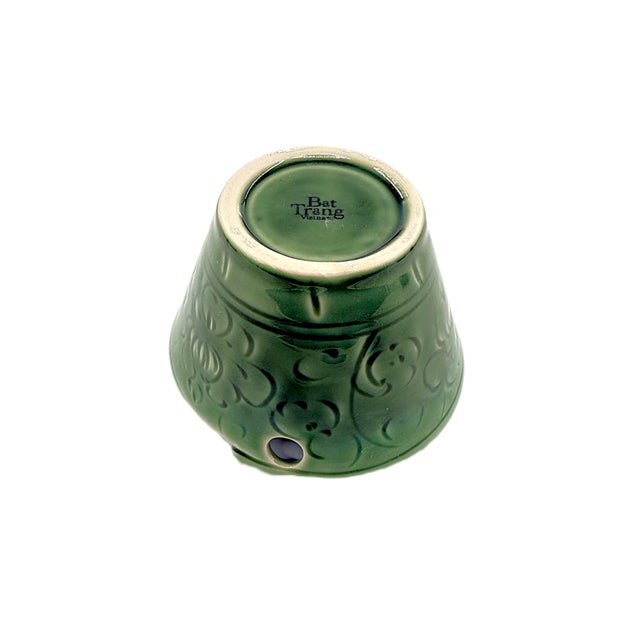 Asian Modern Bat Trang Vietnamese Ramen/Pho/ Rice Bowls With Hand Painted Dragonflies Celadon Carved Accents and Chopstick Rests - Set of 6 For Sale - Image 4 of 9