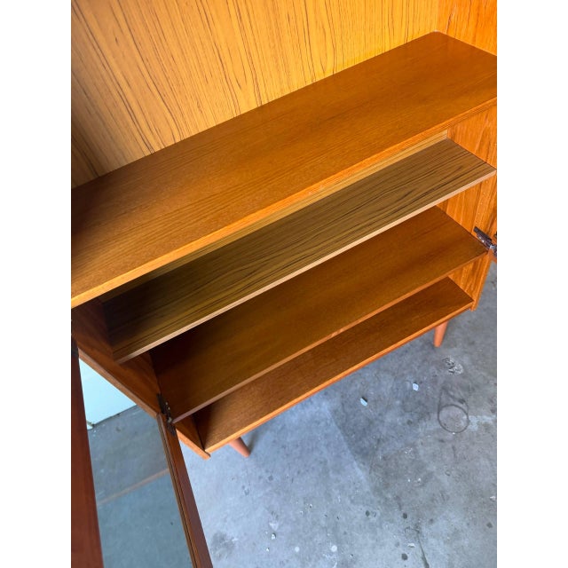 Wood Mid Century Danish Teak Display Cabinet – Vintage Scandinavian Glass Door Bookcase 1960s For Sale - Image 7 of 9