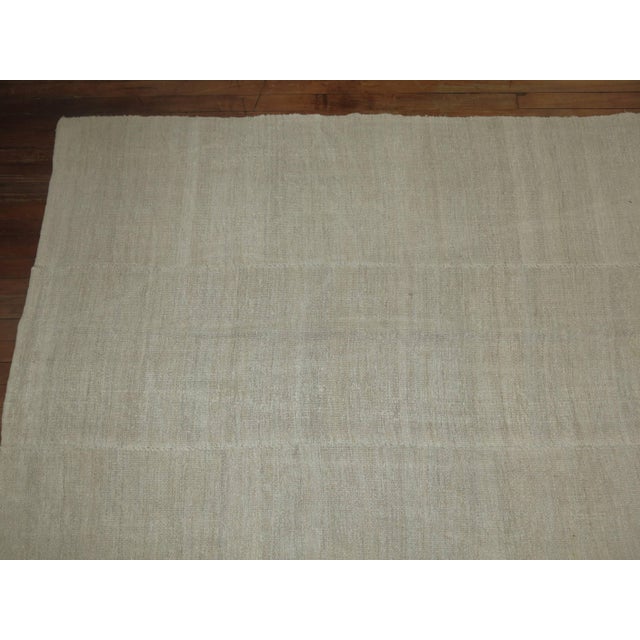 Late 20th Century White Room Size Vintage Turkish Kilim For Sale - Image 5 of 6