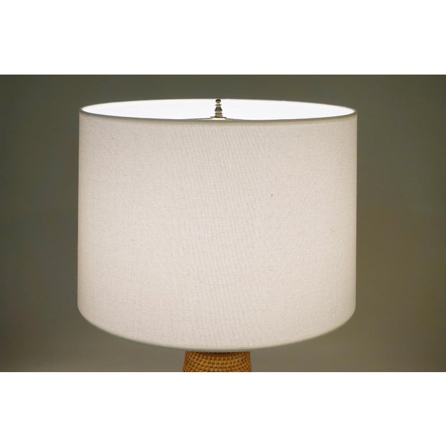 Tan 1960s Sublime Atomic Modern Rattan Wicker Basket Weave Chimney Brass Table Lamp For Sale - Image 8 of 9
