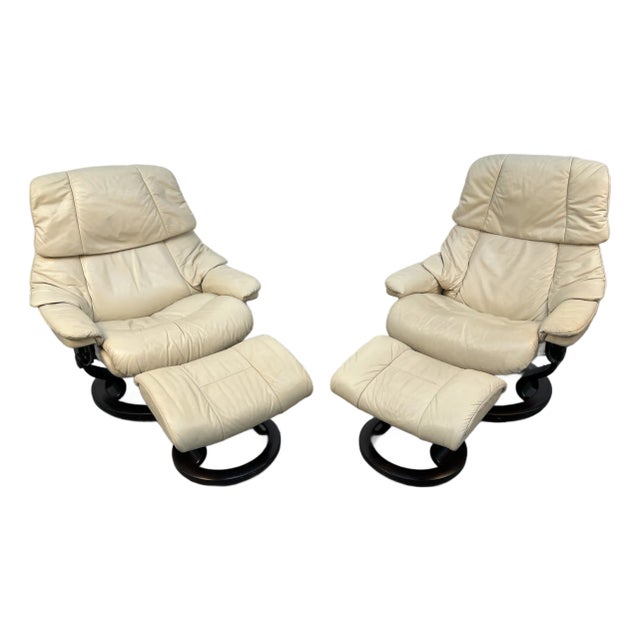 Late 20th Century Pair of j.e Ekornes "Stressless" Leather Recliners W/ Matching Ottomans For Sale