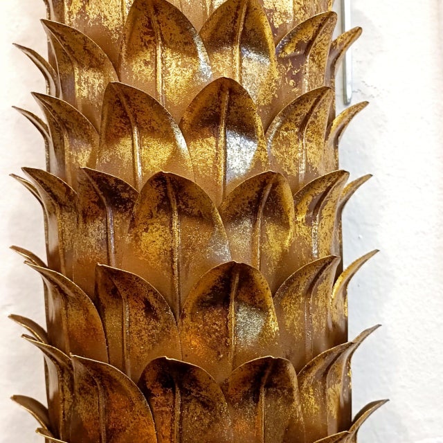 The Palmera wall lights are a reissue of the Maison Jansen design. The structure rises from the floor. This Italian design...