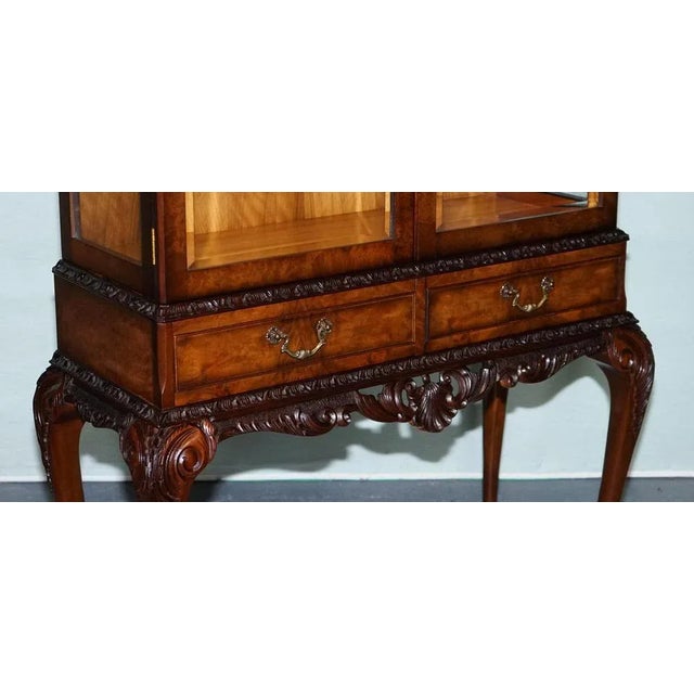 Vintage Carved Queen Anne Style Display Cabinet For Sale - Image 16 of 18