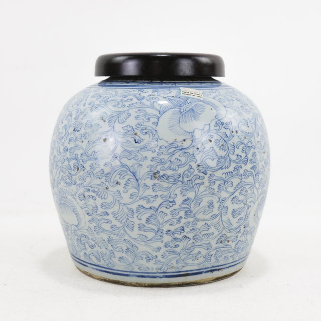 Mid 19th Century Blue and White Porcelain Ginger Jar With Plants Motif For Sale In New York - Image 6 of 11