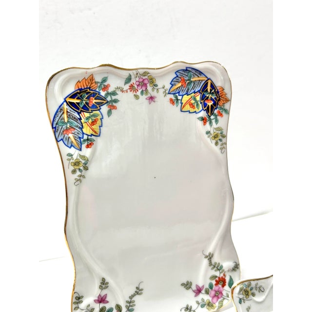 1960s Mann Porcelain Place Card Holders and Message Board – Tobacco Leaf Pattern – Set of 9 For Sale - Image 4 of 12