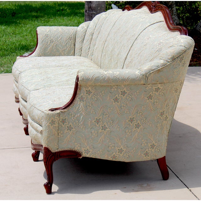 Vintage French Provincial Louis XV Style Sofa / Loveseat Settee by Fogle Furniture Co. – Carved Hardwood Frame & Damask Upholstery For Sale In Naples, FL - Image 6 of 16