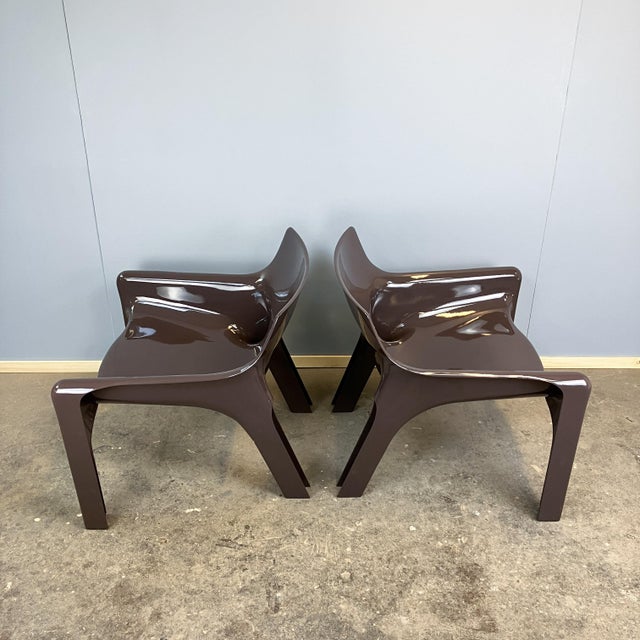 Plastic Vicario Armchairs with Fiberglass by Vico Magistretti for Artemide, 1970s, Set of 2 For Sale - Image 6 of 15