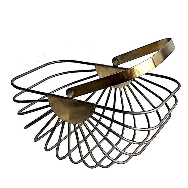 1970s Vintage Art Deco Style Wire Bread/Fruit Basket in Stainless Steel and Brass Plate Handle For Sale - Image 5 of 12