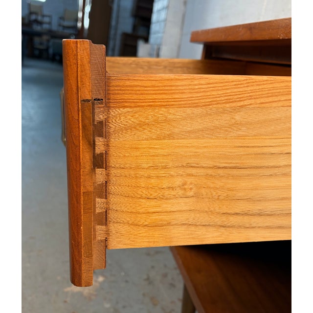 Single Mid 20th Century Modern Walnut Nightstand by Young Mfg., Attributed For Sale - Image 10 of 14