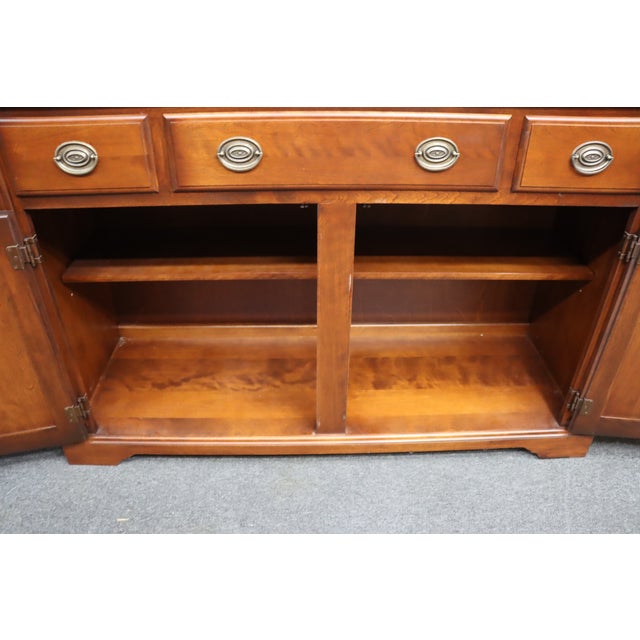 Nichols & Stone Cherry Breakfront Server / Display Cabinet For Sale - Image 12 of 17