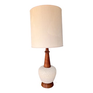 1960s Mid-Century ModernFortune Lamp Co. Ceramic Popcorn Texture Table Lamp With Original Shade For Sale
