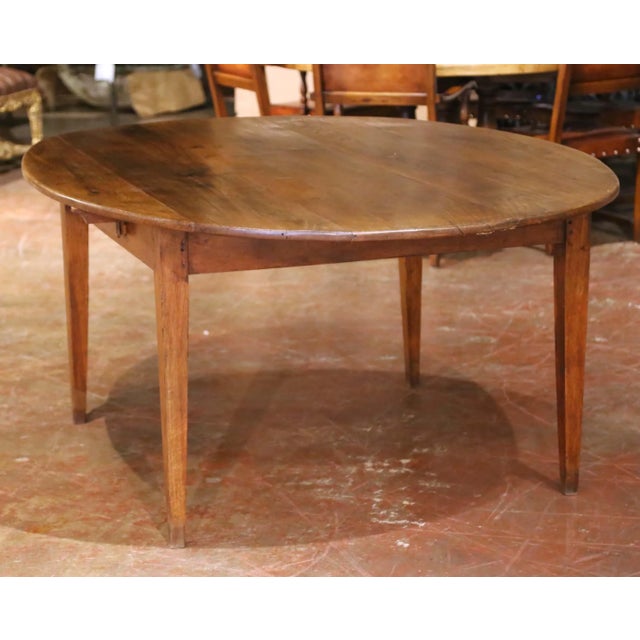 19th Century French Louis Philippe Chestnut and Oak Oval Farmhouse Dining Table For Sale In Dallas - Image 6 of 11