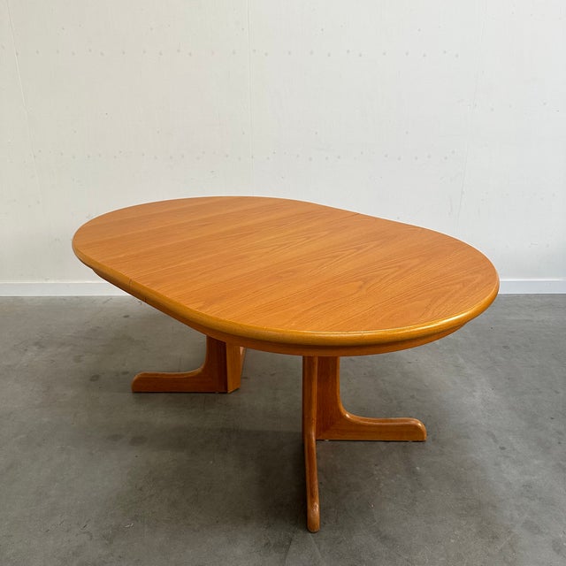 Brown Mid-Century Modern Extendable Dining Table in Oak For Sale - Image 8 of 10