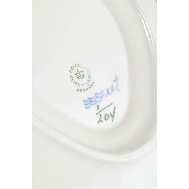 Blue Fluted Plain Sauce Boat with Fixed Stand from Royal Copenhagen, 1967 For Sale - Image 4 of 5