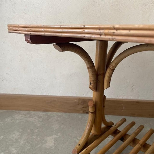 Coffee Table in Rattan, in Very Good conditions. Designed 1950 to 1959
