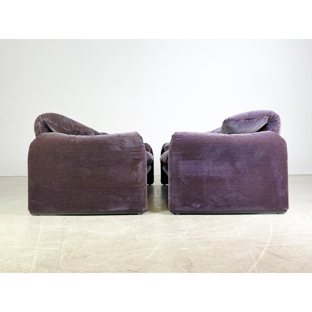 Textile Maralunga Two-Seater Sofa by Vico Magistretti for Cassina For Sale - Image 7 of 11