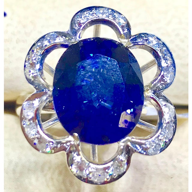 4.5 Carat Diffused Blue Sapphire and Diamond 18 Karat White Gold Cocktail Ring For Sale - Image 4 of 18