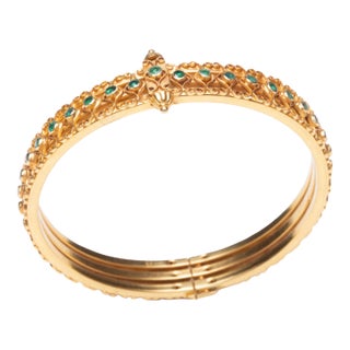 22k Gold and Emerald Bangle Bracelet For Sale