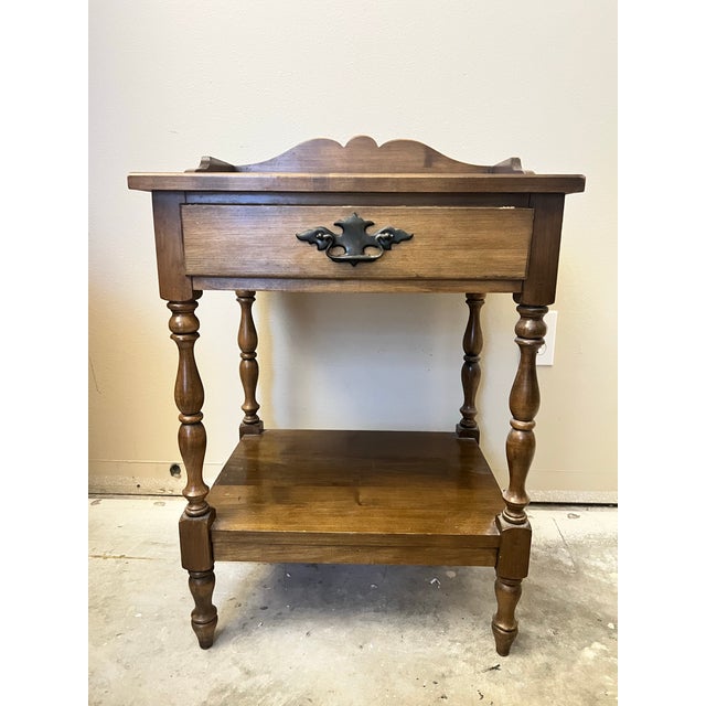 American Early American Style Solid Maple Side Table / Nightstand For Sale - Image 3 of 6