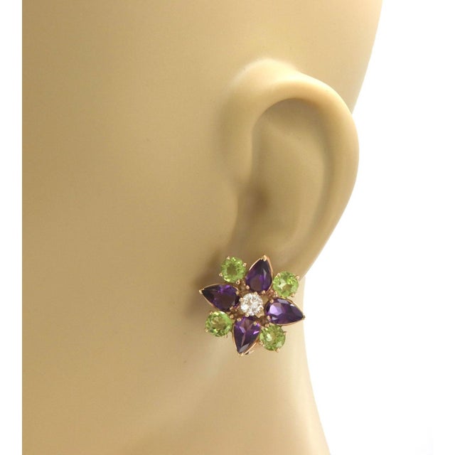 This is a stunning pair of Estate earrings, crafted from 14k yellow gold featuring a star shape flower frame set with 4...