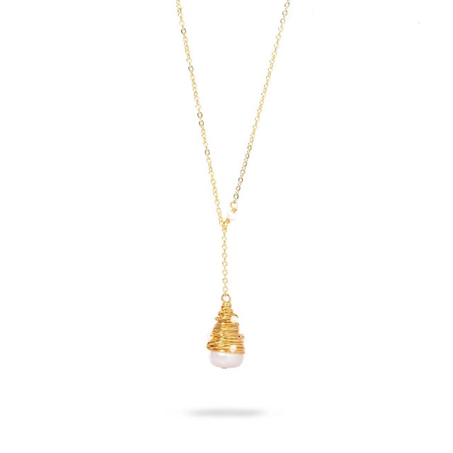 Brass Baroque Pearl Teardrop & Gold Pendant Chain Necklace For Sale - Image 8 of 9