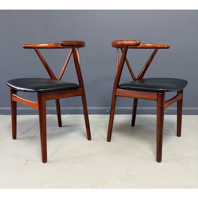 Henning Kjærnulf Model 255 Dining Chair in Rosewood for Bruno Hansen Mid Century For Sale In Philadelphia - Image 6 of 7