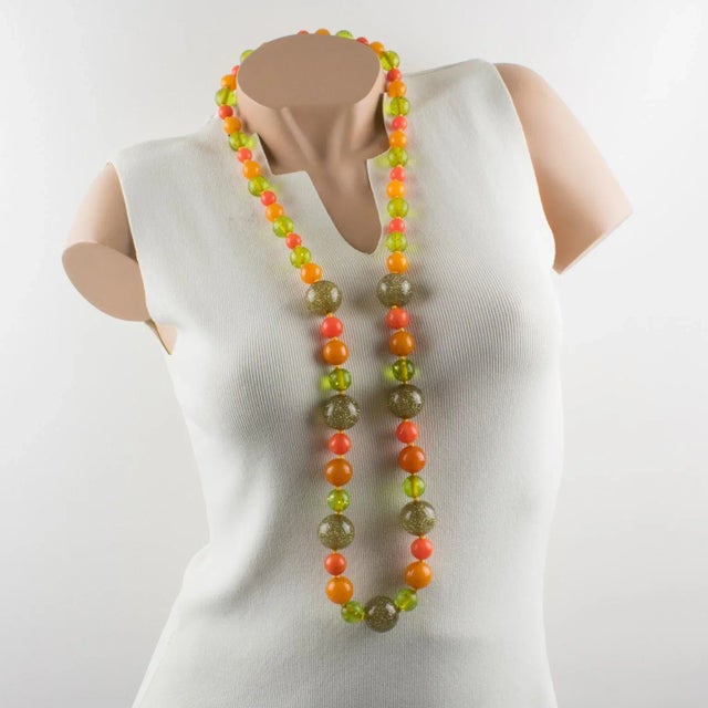 Art Deco Bakelite and Lucite Necklace Extra Long Shape Orange Green and Glitter Beads For Sale - Image 3 of 12