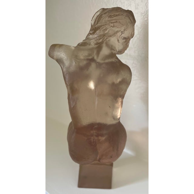 Figurative Late 20th Century Dorothy Draper Lucite Bust Sculpture - Unsigned Missing Label Sticker For Sale - Image 3 of 9