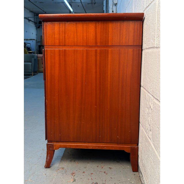 Vintage "Pagoda" Dresser by R-Way Furniture Company For Sale In New York - Image 6 of 15