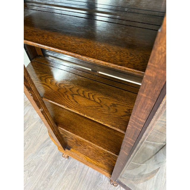 Brown Antique Victorian Edwardian Quarter Sawn Tiger Oak Curved China Cabinet Curio For Sale - Image 8 of 10