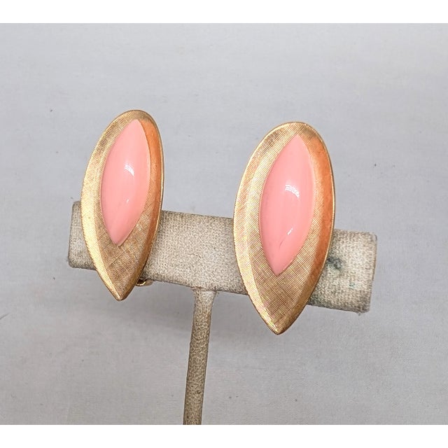 1950s Vintage 1950s Signed Napier Goldtone Florentine Finish Pink Resin Clip Earrings-2 Pieces For Sale - Image 5 of 7