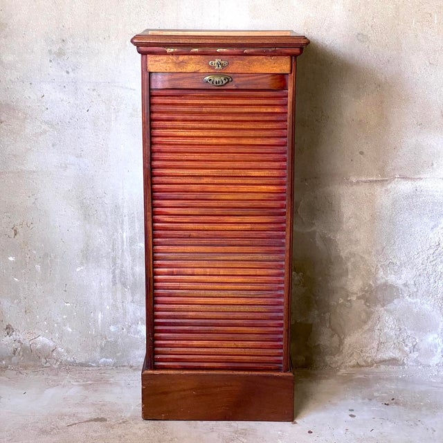 1930s Notary Cabinet with Roll-Top Door Signs of wear and age Visible repairs Stable and fully functional 7 removable and...