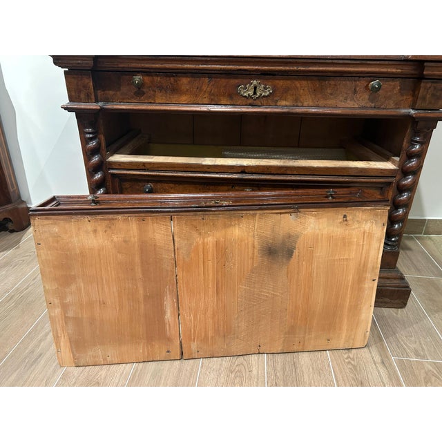 Wood Walnut Burl Chest of Drawers, Central Italy, 17th Century For Sale - Image 7 of 10