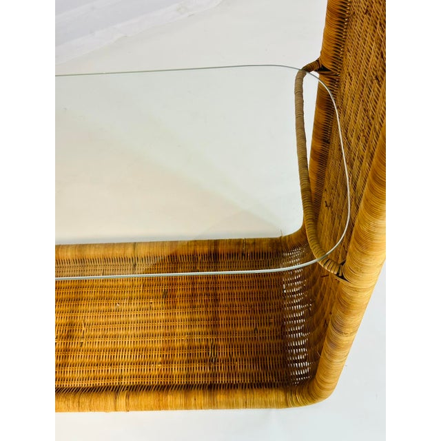 Wicker and Glass Etagere Bookcase Display Shelf Attributed to Founders, Mid Century Modern For Sale - Image 10 of 15