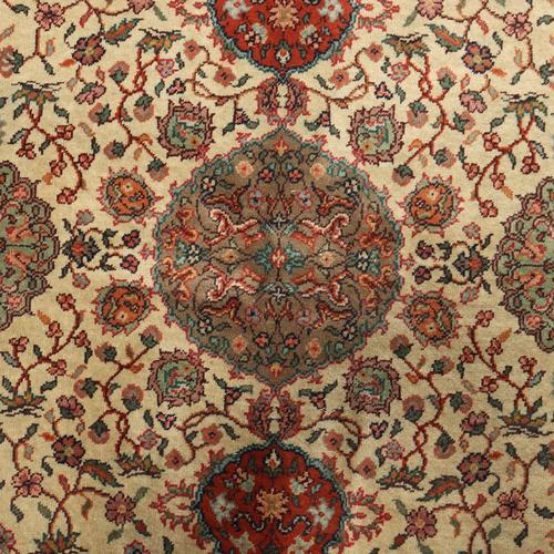 Kaiseri Rug in Wool For Sale - Image 4 of 9