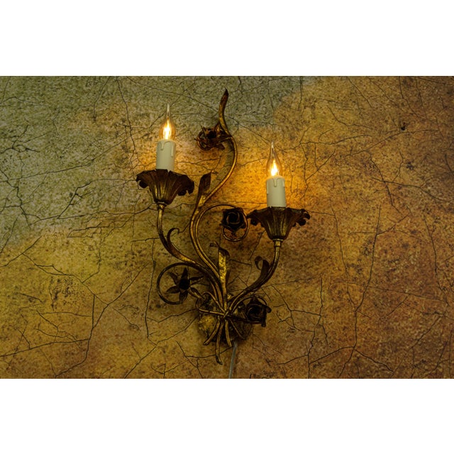 1950s Hollywood Regency Gilt Metal Botanical Two-Light Wall Sconce, 1950s For Sale - Image 5 of 18