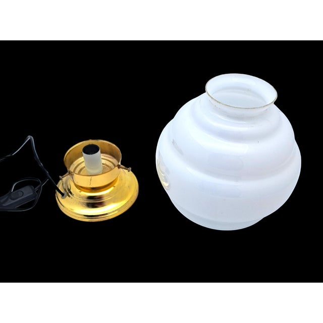 Mid-Century Modern Beehive Opal Murano Glass Table Lamp from Manifattura Di Murano, 1980s For Sale - Image 3 of 7