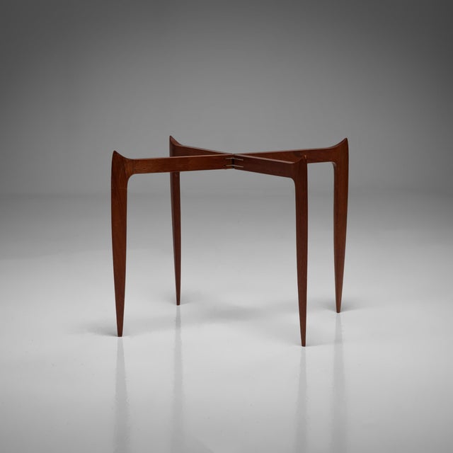 Designed by Hans Engholm and Svend Åge Willumsen in 1958 for Fritz Hansen, the Model 4508 tray table is true to Danish...