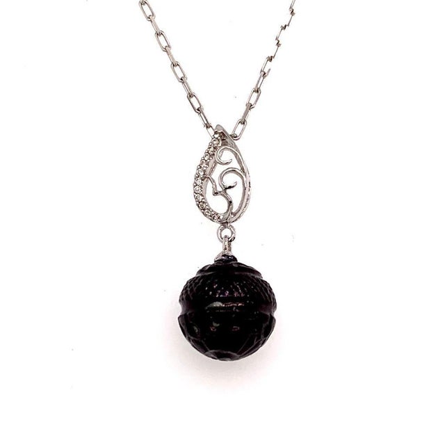 Carved Tahitian Pearl Necklace 18k White Gold 0.03 TCW Certified For Sale - Image 4 of 8