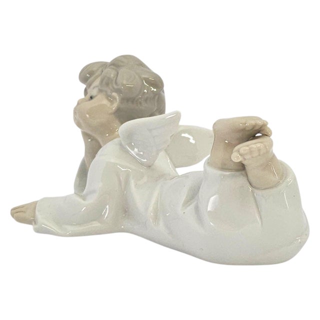 Late 20th Century Lladro #4541 Little Angel Reclining Spanish Porcelain Cherub Figurine 5.5" For Sale - Image 5 of 12