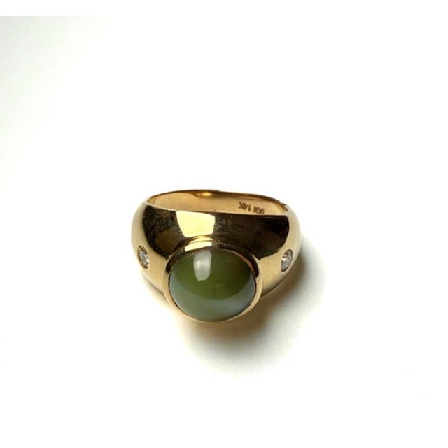 2020s 14ky Gold Gia Certified 7.11 Carat Natural Cat's Eye Chrysoberyl & Diamond Ring For Sale - Image 5 of 8
