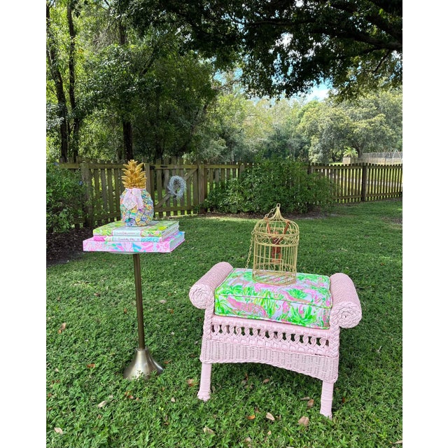 Hollywood Regency 1970s Hollywood Regency Pink Wicker Vanity Stool & Matching Pillow Set – Tailored Lilly Pulitzer "On Parade" Cushion For Sale - Image 3 of 12