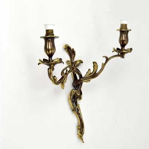 Wall lamp in Rococo style. An interesting brass wall lamp that will be an excellent addition to any wall. Up to 250V...